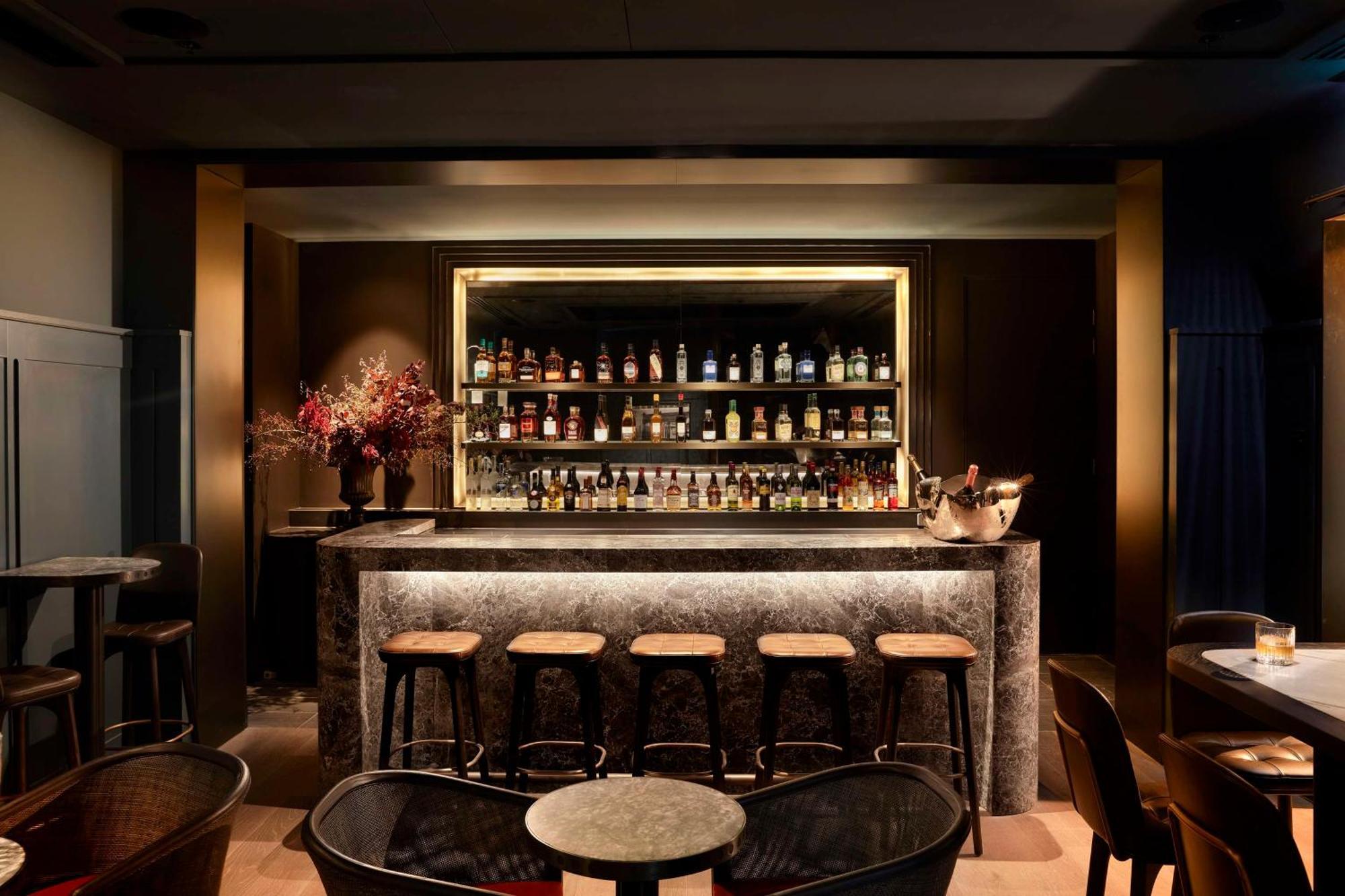 Hilton Melbourne Little Queen Street Экстерьер фото The bar at the Connaught