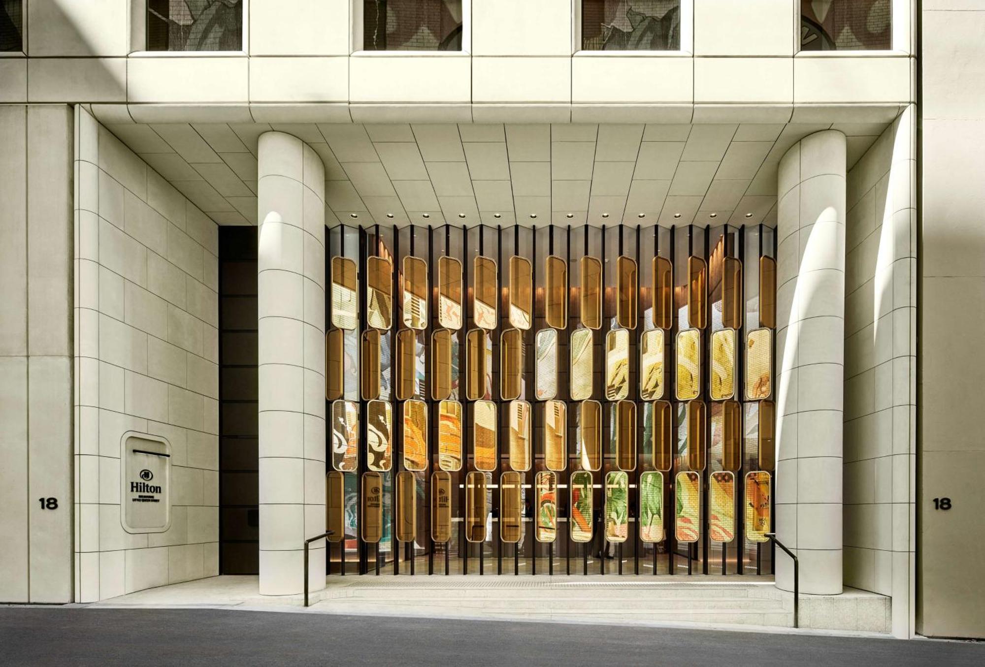 Hilton Melbourne Little Queen Street Экстерьер фото The entrance to the hotel